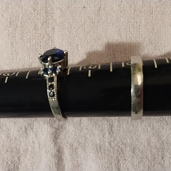Elegant Blue Gemstone Silver Ring And Silver tone Band - Picture 3 of 4
